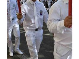 2022 08 défilé lourds Saint Louis