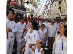 2022 08 défilé lourds Saint Louis